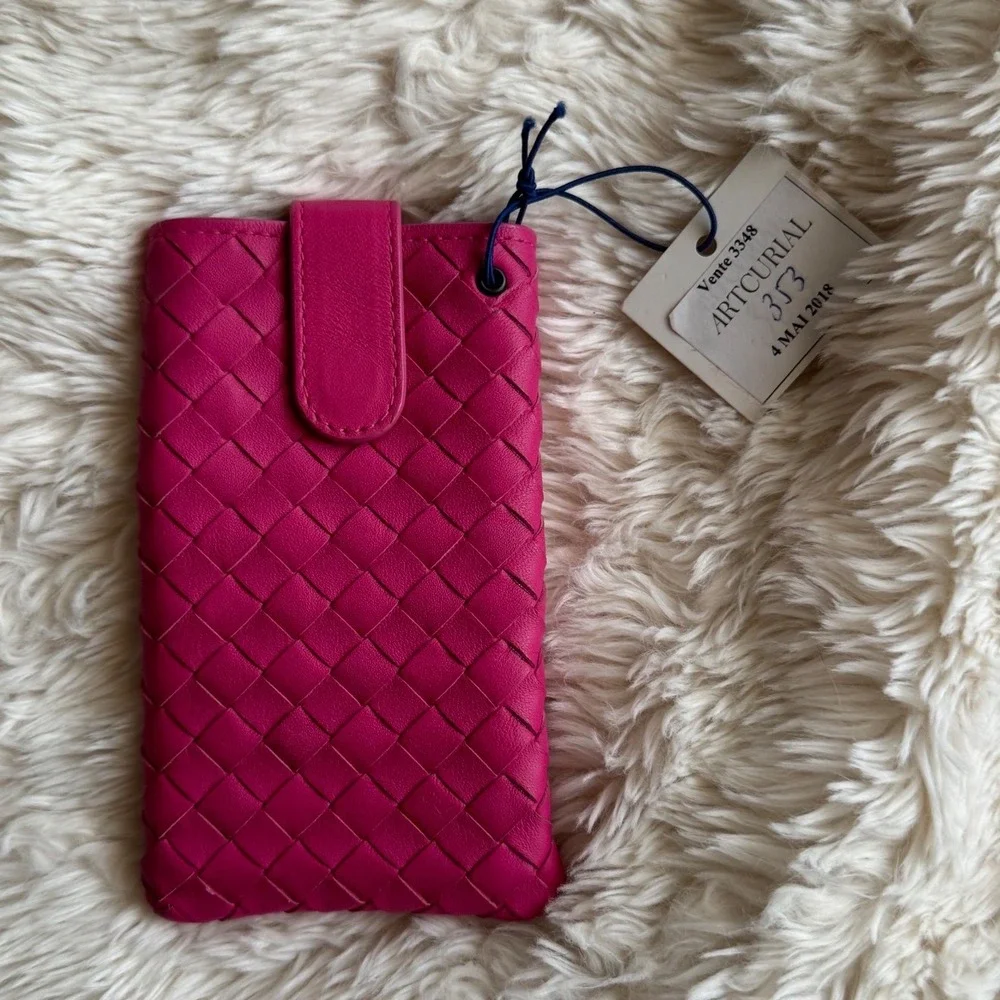 NWT Bottega Veneta Pink Intrecciato Leather Phone Case Sleeve Pouch